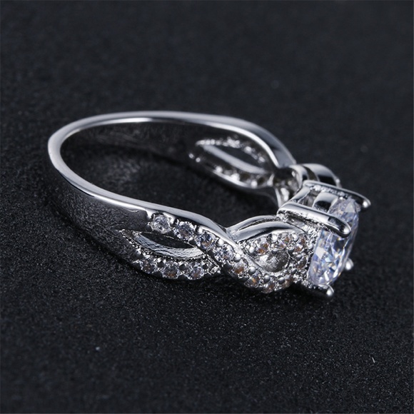 NEW 925 Sterling Silver 1.5  Cubic Zirconia Ring Size 7 or Size 8 - Picture 5 of 8